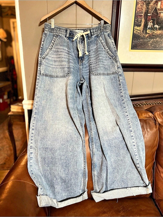 Lucky Brand Denim - Lucky Brand Patch Pocket Pull On Wide Leg Jeans in Blue